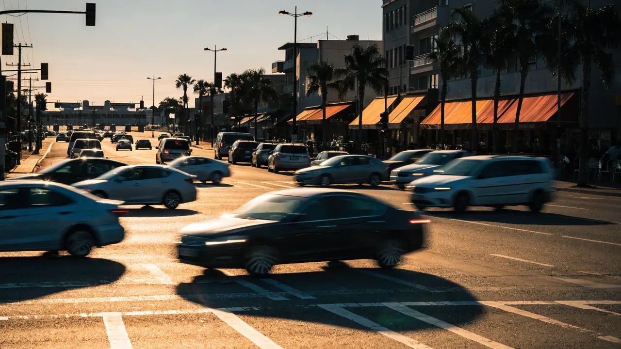 Trafico en la avenida Imperial de Calexico donde se concentran los choques de la ciudad